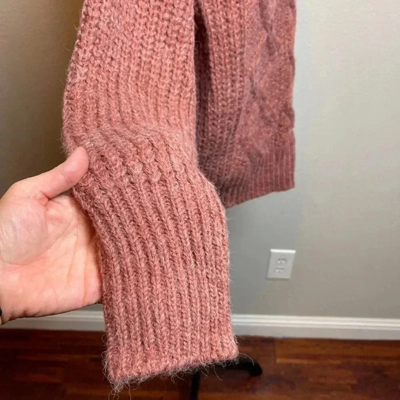 Wishlist Chunky Knit sweater. Thick, warm and cozy. 
Size: M/L - Picture 5 of 11